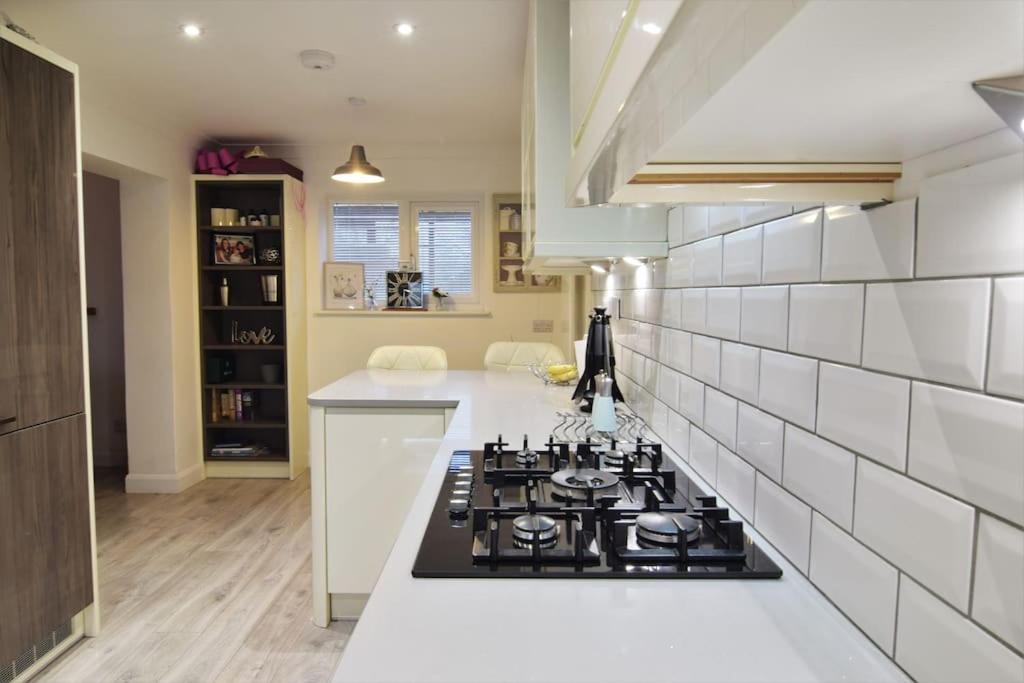Mikes At Menai - Stylish & Spacious 3 Bed House In Menai Bridge. المظهر الخارجي الصورة