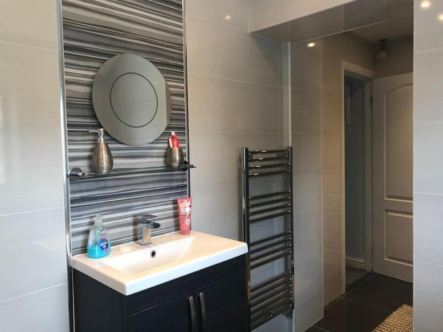 Mikes At Menai - Stylish & Spacious 3 Bed House In Menai Bridge. المظهر الخارجي الصورة