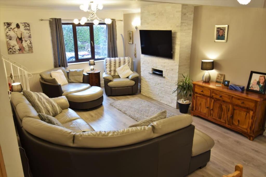 Mikes At Menai - Stylish & Spacious 3 Bed House In Menai Bridge. المظهر الخارجي الصورة