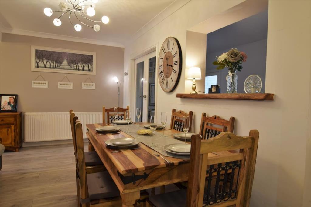 Mikes At Menai - Stylish & Spacious 3 Bed House In Menai Bridge. المظهر الخارجي الصورة