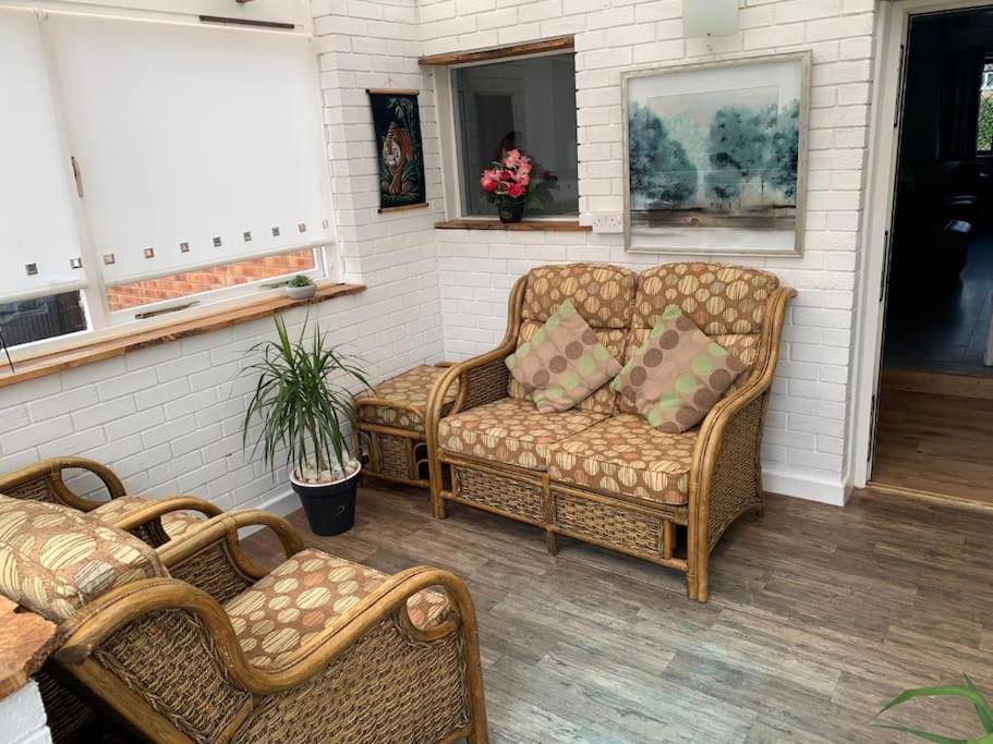 Mikes At Menai - Stylish & Spacious 3 Bed House In Menai Bridge. المظهر الخارجي الصورة