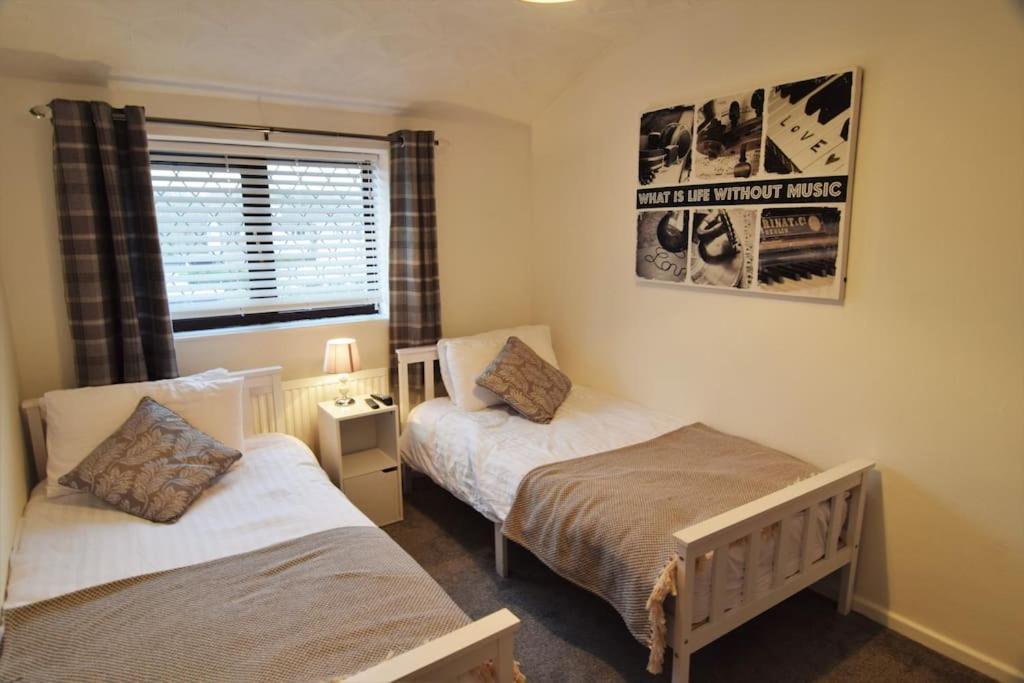 Mikes At Menai - Stylish & Spacious 3 Bed House In Menai Bridge. المظهر الخارجي الصورة