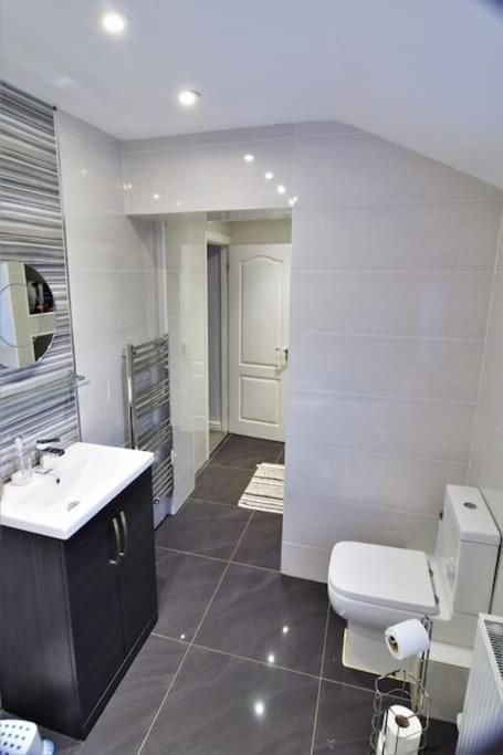 Mikes At Menai - Stylish & Spacious 3 Bed House In Menai Bridge. المظهر الخارجي الصورة